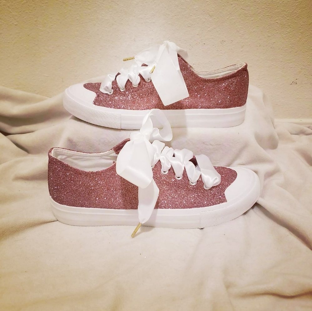 Glitter shoes with lacey laces